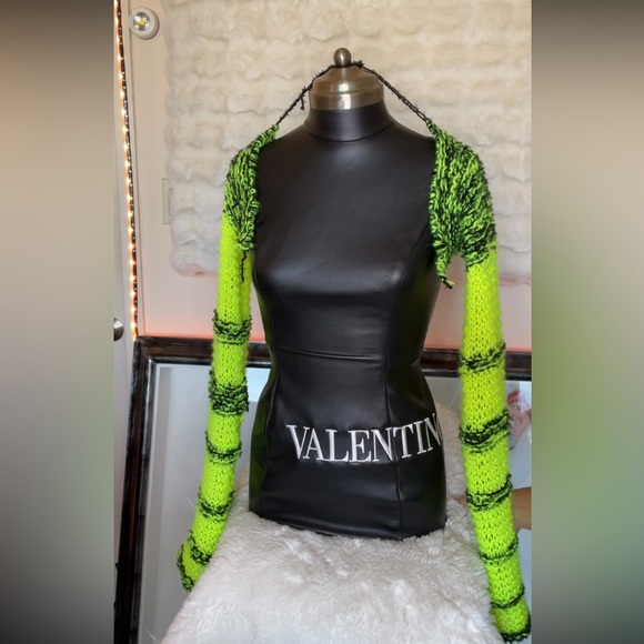 HANDCRAFTED Vibrant Green and Black Women's Sweater polyester wool blend NWT - Picture 6 of 15